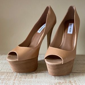 Beige peep toe Steve Madden heels